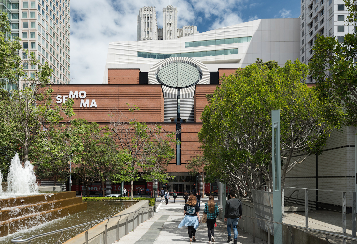 photo SFMOMA showing 1995 building and additon