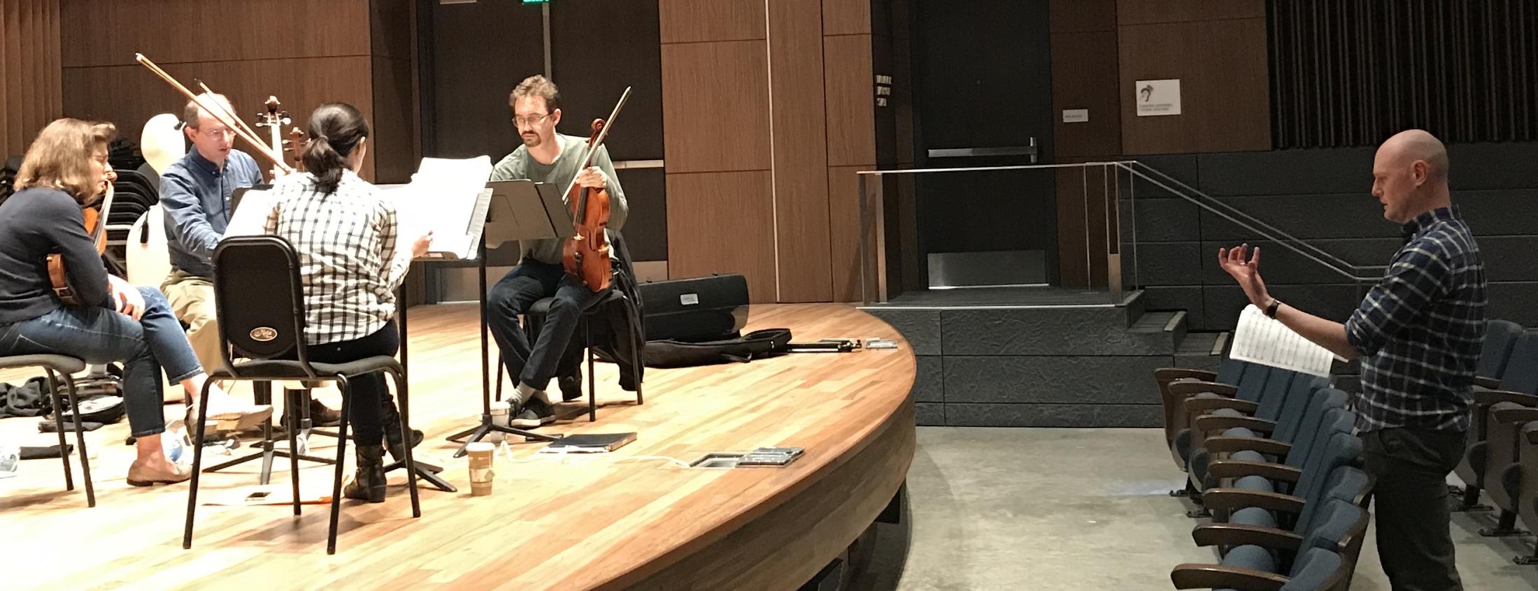 photo of grad student Daniel Godsil working with the Lydian String Quartet