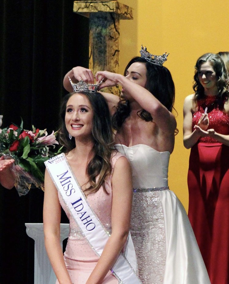 Photo of UC Davis student being crowed as Miss Idaho