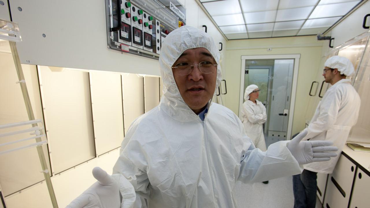 Professor Qing-zhu Yin Professor Qing-zhu Yin