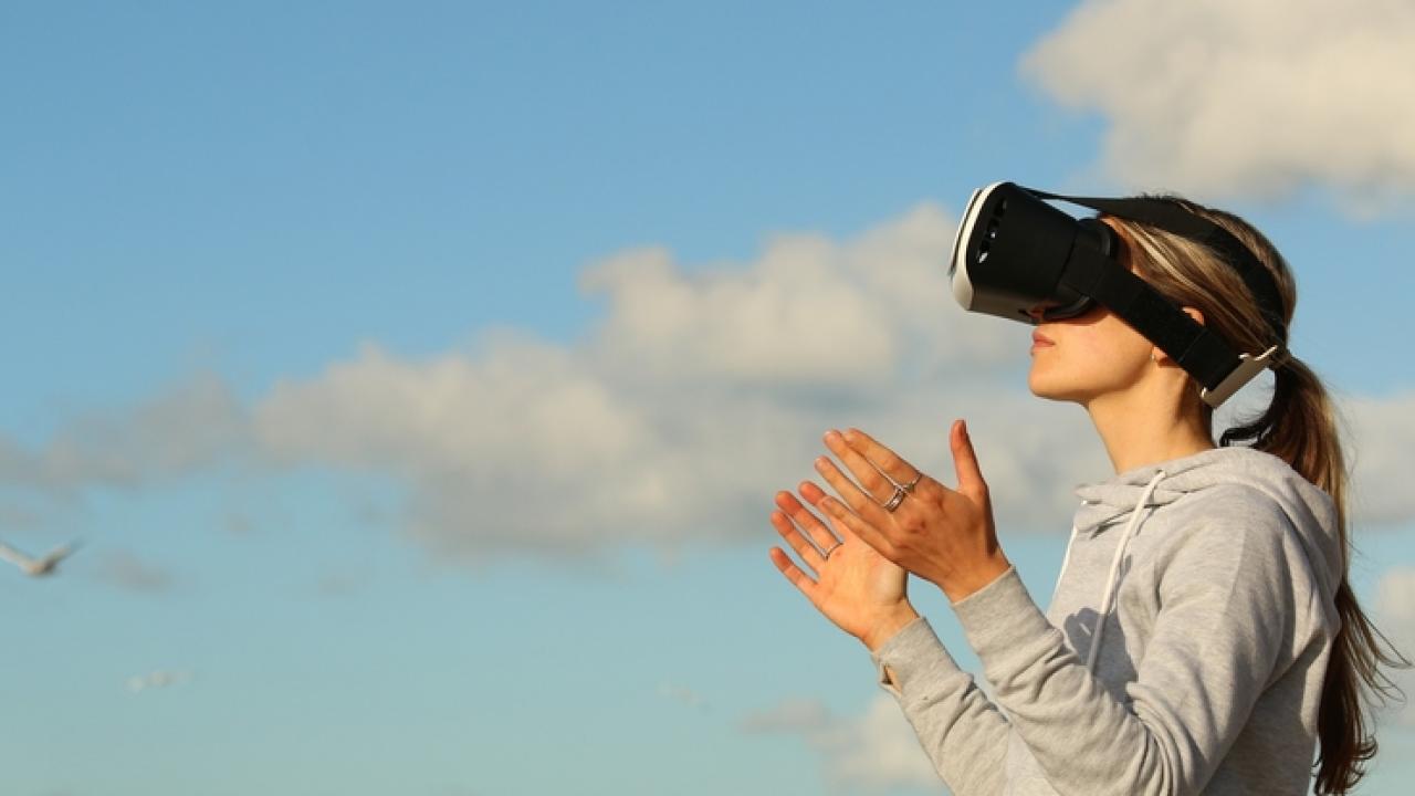 Virtual reality headset